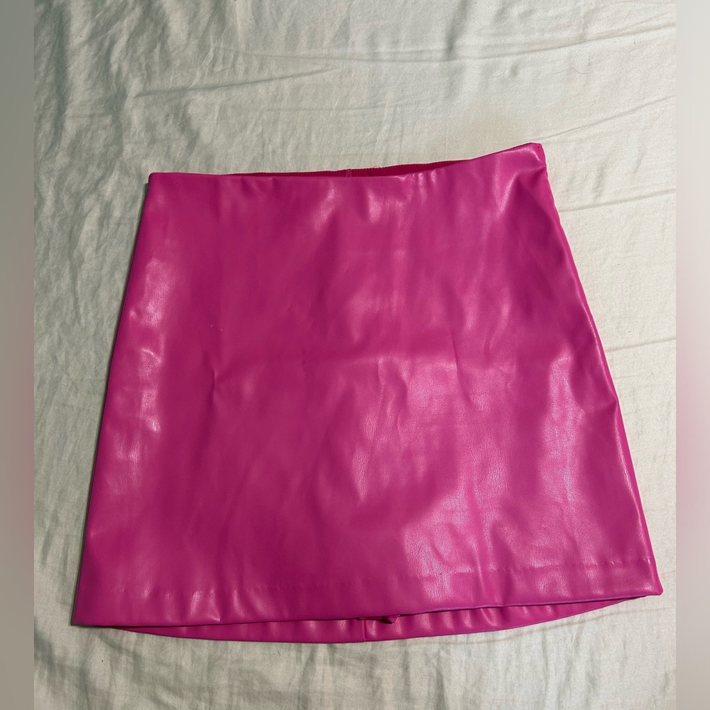 Pleather pink mini skirt Prettylittlething with built in shorts